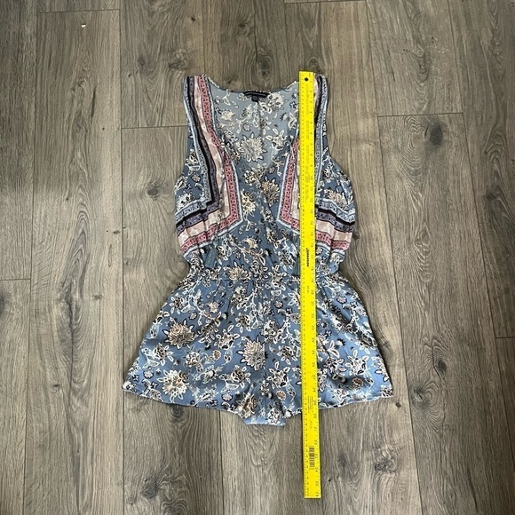 American Eagle Women’s Printed Sleeveless Romper Size Medium - Picture 6 of 6